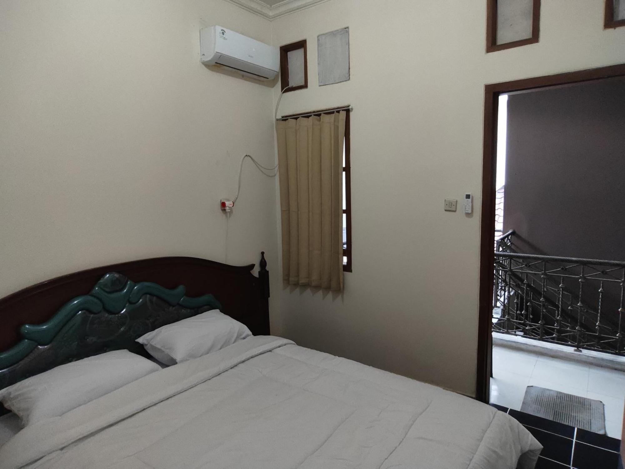 Tirto 27 Homestay Yogyakarta Phòng bức ảnh